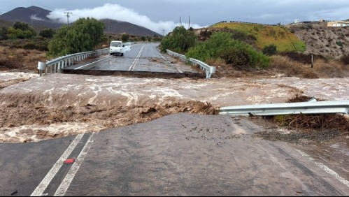 Socavón corta la ruta que une Tongoy con Guanaqueros: Tránsito permanece completamente cerrado