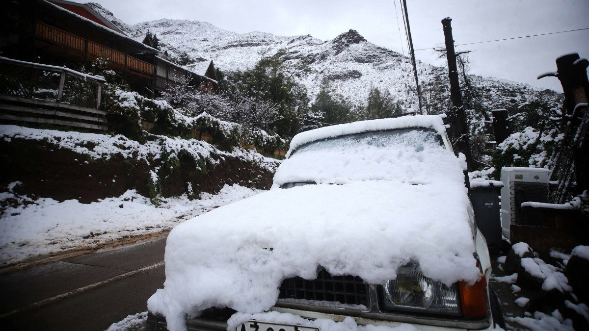 'Desarrollo de ventisca': Meteorología actualiza alerta y aviso de nevadas para zonas de seis regiones del país