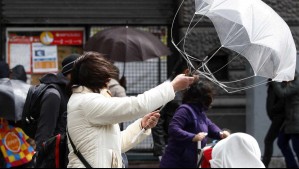 Incluye a toda la Región Metropolitana: Meteorología actualiza aviso por vientos de hasta 80 km/h en zonas de siete regiones