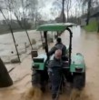 Una familia denunció que debió trasladar el ataúd de una mujer de 76 años en un tractor debido a la inundación del acceso a un cementerio en Penco. Acusan que el recinto no implementó un plan de contingencia.