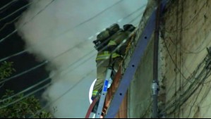 Incendio afecta a cité en Santiago Centro: Tres viviendas resultaron afectadas
