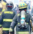 Cinco personas fallecieron, entre ellas tres menores de edad, tras un voraz incendio registrado la madrugada de este lunes en un grupo de viviendas en la comuna de El Bosque, Región Metropolitana.