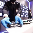 Conoce detalles sobre la desarticulación de una red de tráfico de armas impresas en 3D. Según los últimos antecedentes, esta agrupación habría estado conformada por una carabinera y un funcionario del Ejército.