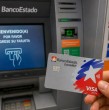 La Cuenta RUT de BancoEstado tiene límites diarios para giros según el canal utilizado. Revisa cuánto dinero puedes retirar en cajeros, CajaVecina y sucursales, además de otros topes operacionales.