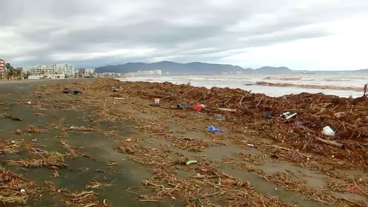 Alerta sanitaria en Coquimbo y Atacama: Evaluarán a personas expuestas a aguas servidas, barro, escombros y hacinamiento