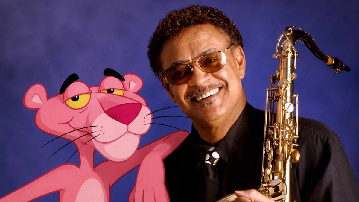 Fallece Plas Johnson, el saxofonista que inmortalizó el tema de La Pantera Rosa, a los 94 años