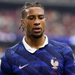 Michael Olise, figura de la selección francesa y del Bayern Múnich, enfrenta una delicada situación fuera de las canchas. Una mujer asegura que es el padre de una niña de 20 meses y afirma que, pese a reconocer su paternidad, nunca la ha conocido.
