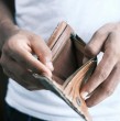 La Ley N.º 20.720 contempla un procedimiento para renegociar deudas sin contratar un abogado. Revisa quiénes pueden acceder, cuáles son los requisitos y qué antecedentes exige la Superir.