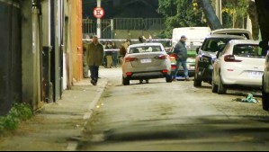 Mujer fue baleada tras presunto secuestro en Santiago: Investigan vínculo con hombre que murió a 200 metros