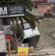 Revisa el video de un bus de la empresa Lisanco que se desbarrancó la tarde de este jueves en la región de Coquimbo. La máquina iba sin pasajeros y el conductor resultó sin lesiones.