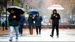 Vuelven las lluvias a Santiago este fin de semana: ¿A qué hora comienzan y hasta cuándo se extenderán?