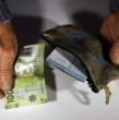 La Compensación por Diferencias de Expectativa de Vida entrega un monto en UF a mujeres pensionadas de 65 años o más de forma automática. Conoce si recibirás este beneficio.