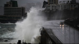 Armada alerta por marejadas desde Los Lagos hasta Atacama y Juan Fernández
