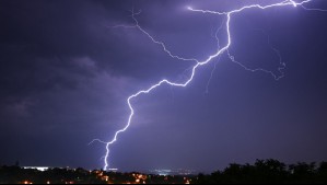 Emiten aviso meteorológico por tormentas eléctricas y granizos para dos provincias del país