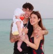 La influencer Ignacia Antonia y el cantante urbano AK4:20 sorprendieron a todos sus seguidores este fin de semana al mostrar por primera vez el rostro de su pequeña hija Amelia Ignacia. ¡Revisa las fotografías!