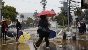 ¿Hay que salir con paraguas? Conoce a qué hora comenzará a llover este lunes en Santiago