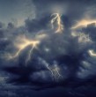 La Dirección Meteorológica de Chile emitió un aviso por probables tormentas eléctricas que se podrían presentar en las próximas horas en tres regiones de la zona central del país.