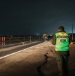 Un conductor murió tras un accidente registrado en la Ruta 5 Sur, en Ñuble. La SIAT investiga la dinámica del choque, mientras el segundo vehículo involucrado abandonó el lugar sin prestar ayuda a las víctimas.