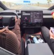 La Fiscalía Metropolitana Sur abrió una investigación de oficio contra Naya Fácil tras la difusión de un video en el que aparece conduciendo a 211 km/h. La indagatoria busca establecer una eventual responsabilidad por manejo temerario.