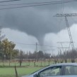 La Dirección Meteorológica de Chile (DMC), entregó su clasificación preliminar del tornado que afectó este lunes a la región de Ñuble. ¡Revisa a cuánto llegó la velocidad del viento!