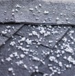 Revisa en detalle el reporte de granizos en la noche de este lunes en varios sectores de Santiago. El evento ocurre en medio de un sistema frontal que afecta a la zona centro sur del país.