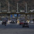 Un proyecto evalúa reemplazar las plazas de peaje por un cobro según los kilómetros recorridos en la Ruta 5 Sur. La iniciativa reabrió el debate por el estado de las carreteras tras las intensas lluvias.