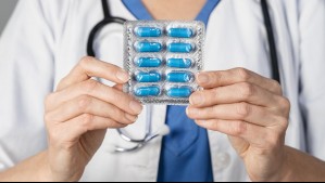¿Blíster blanco o de color? Farmacéutica revela qué significa cada uno y cuáles medicamentos no debes almacenar fuera de su envase