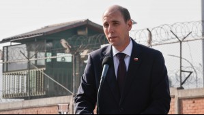 Ministro Arrau advierte cifras históricas de hacinamiento en cárceles: 'Resolver esto va a tomar tiempo'