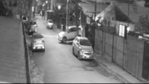 Portonazo en Peñalolén: Delincuentes golpean y amenazan con armas a adulta mayor