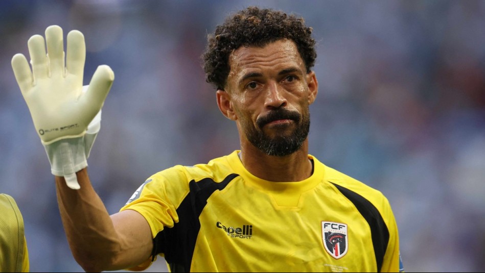 Vozinha sigue sin llegar a Colo Colo: Nuevo retraso aplaza el arribo del arquero revelación del Mundial a Chile