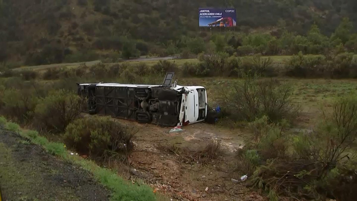 Al menos 15 lesionados deja volcamiento de bus en la Ruta 68 a la altura de Curacaví