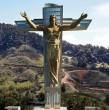 En Colombia comenzaron las obras de la que busca convertirse en la estatua de Jesucristo más grande del mundo. El monumento se construirá en El Peñol, departamento de Antioquia, y alcanzará una altura proyectada de 86 metros.