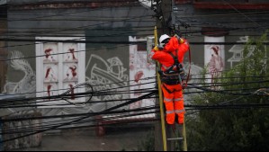 Siete comunas tendrán cortes de luz programados este martes 4 de agosto en la RM: se extenderán hasta por 8 horas
