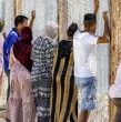 La presidenta de la Comisión Europea, Ursula von der Leyen, llamó a reforzar el control de las fronteras exteriores de la UE, incluyendo barreras físicas cuando sea necesario, tras la crisis migratoria registrada en Ceuta.