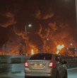 Un incendio en una planta química de Quilicura provocó fuertes explosiones. La alcaldesa Paulina Bobadilla llamó a cerrar ventanas y pidió al Gobierno suspender clases.