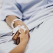 La Corte de Apelaciones de Rancagua ordenó indemnizar con $90 millones a la familia de un hombre que murió tras un accidente, al detectar graves fallas y demoras en la atención que redujeron sus posibilidades de sobrevida.