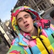 Revisa en detalle la dramática experiencia que tuvo un influencer ucraniano en nuestro país, una vez que le intentaran robar el celular cuando caminaba por la Alameda.