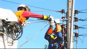 Doce comunas tendrán cortes de luz programados este jueves 6 de agosto en la RM: se extenderán hasta por 8 horas
