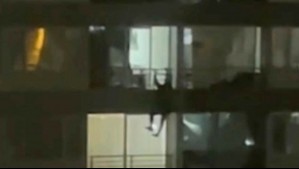Femicidio frustrado en Santiago: Hombre prendió fuego a su expareja y luego habría escapado bajando por los balcones de edificio