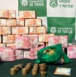 Tres ciudadanos bolivianos fueron detenidos por Carabineros en Coquimbo tras ser sorprendidos con droga y más de $544 millones en efectivo cuyo origen no pudieron acreditar. El dinero y las especies quedaron incautados.