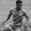 David Owori, capitán del SC Villa y seleccionado de Uganda, murió a los 27 años tras ser atacado en las calles de Kampala. El futbolista fue trasladado a un hospital, pero no logró sobrevivir.