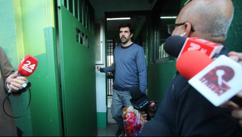 Video | Así fue la caótica salida de Joaquín Lavín León de Capitán Yáber tras dejar la prisión preventiva