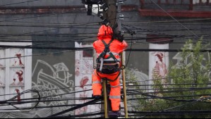 Once comunas tendrán cortes de luz este viernes 7 de agosto en la RM: se extenderán hasta por 8 horas