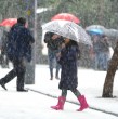 La meteoróloga de MegaTiempo, Lissette Aguilera, explicó que un sistema frontal frío dejará chubascos aislados durante la madrugada en la Región Metropolitana y existe probabilidad de nevadas en sectores precordilleranos como San José de Maipo.