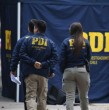 Un ciudadano egipcio fue asesinado en plena vía pública en Coronel, región del Biobío. La víctima llegó pidiendo ayuda tras bajar de un vehículo en movimiento y una persona se presentó voluntariamente ante Carabineros por el caso.