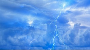 'Inestabilidad atmosférica': Meteorología emite 'aviso' por probables tormentas eléctricas en zonas de dos regiones del país