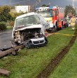 Un grave accidente de tránsito se registró durante la mañana de este sábado en Temuco, en un cruce regulado por semáforos, donde un bus y un vehículo menor colisionaron y dejaron a dos adultos fallecidos y a un menor de 13 años en riesgo vital.