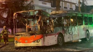 'No se registraron personas lesionadas': Bus eléctrico RED queda completamente calcinado tras incendiarse en Providencia
