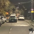 Un intento de robo afectó al escolta del exministro Luis Cordero en Vitacura. El funcionario se encontraba en un vehículo fuera del domicilio de la exautoridad cuando fue abordado por sujetos. Cinco sospechosos fueron detenidos.