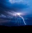 La Dirección Meteorológica de Chile (DMC) actualizó un aviso por probables tormentas eléctricas entre el lunes 10 de agosto y el miércoles 12. El fenómeno responde a la condición de vaguada en altura.